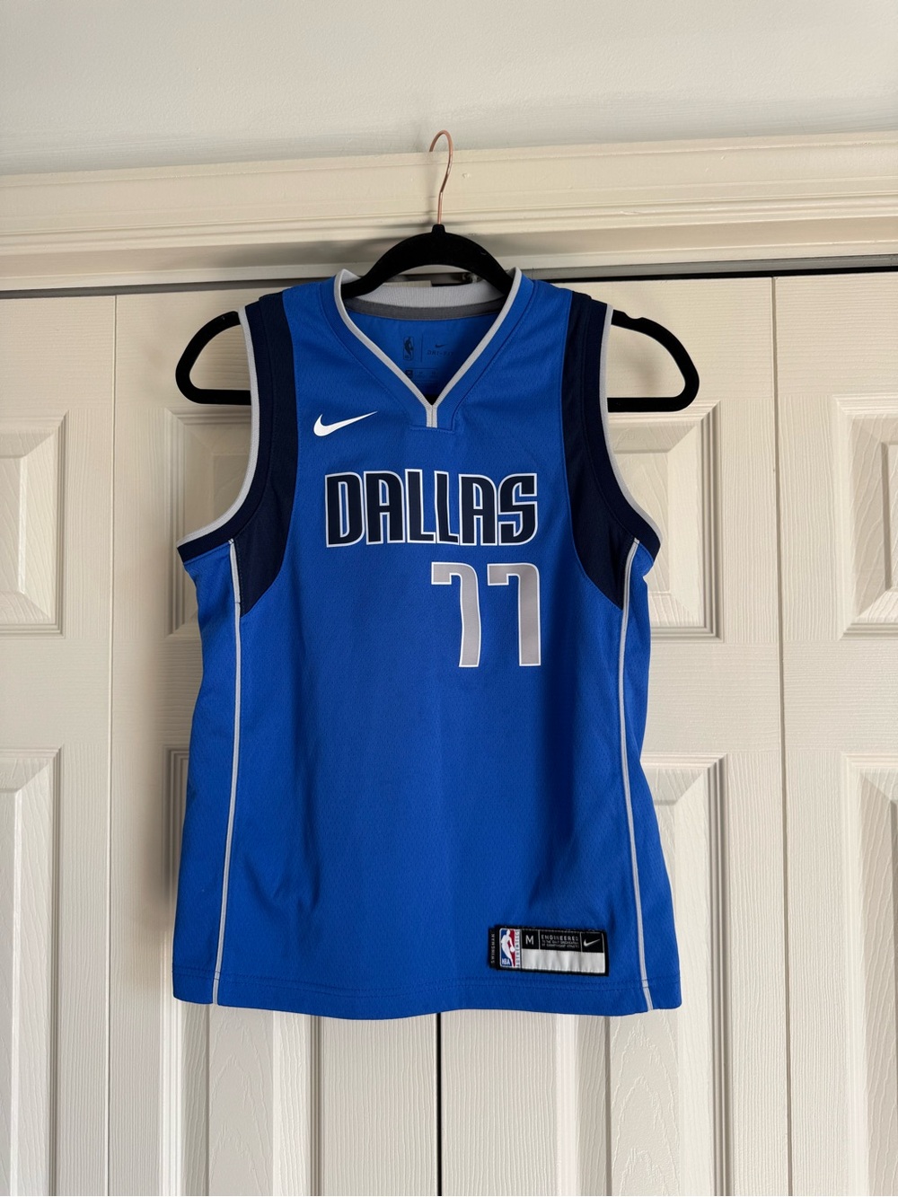 Nike Dallas Mavericks Luka Doncic #77 Dri-FIT Swingman Jersey Size Youth Medium